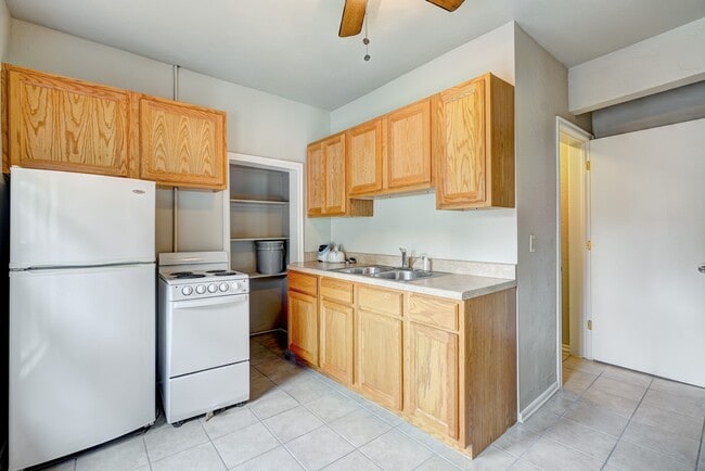 Building Photo - Cozy Efficiency Apartment Minutes from OU Campus