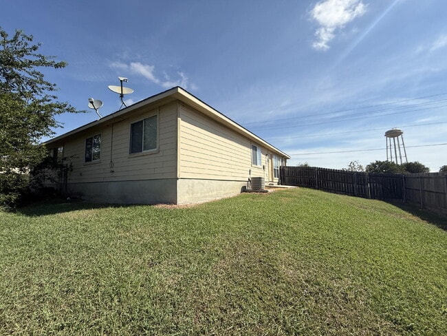 Building Photo - 3 Bedroom, 2 Bath Duplex with Yard Care Provided