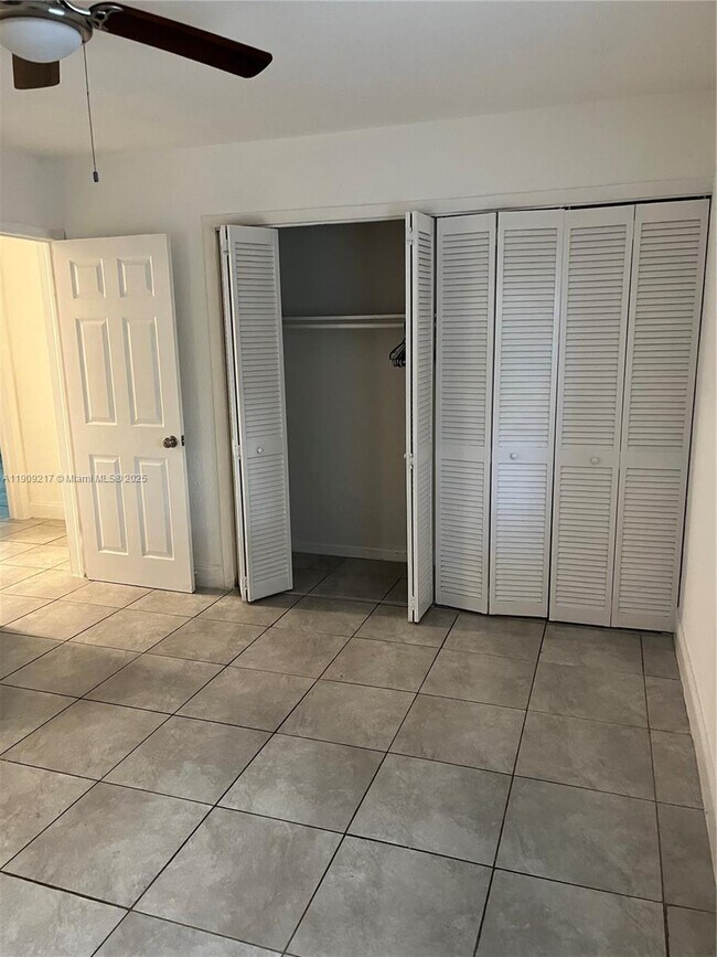 Building Photo - 1625 NW 9th Ave