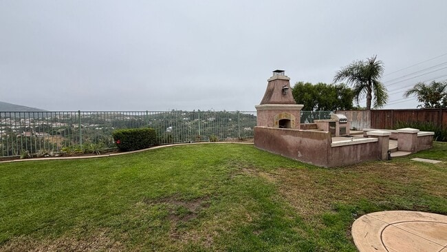 Building Photo - Large lovely home with amazing views!