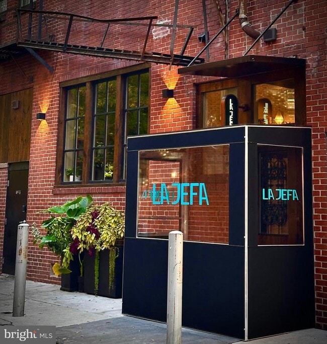 Building Photo - 1602 Locust St