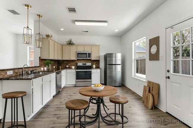 Building Photo - 7415 Kransburg Ranch Dr