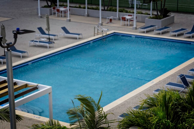 Building Photo - 18081 Biscayne Blvd