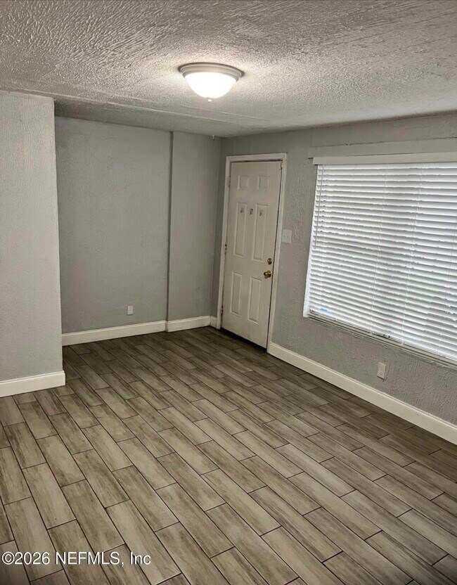 Building Photo - 4413 Moncrief Rd W
