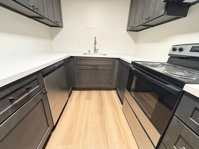 Building Photo - Remodeled Spacious 3BR/2BA Home in Prime Davis Location