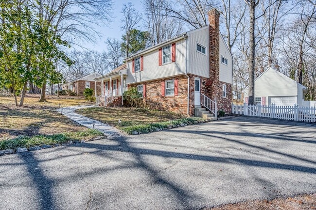 Building Photo - Spacious Chesterfield Home Move In Ready