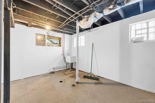 Building Photo - 8857 Charlevoix St