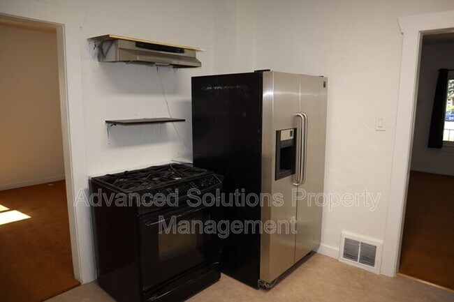 Building Photo - 1057 W 300 S