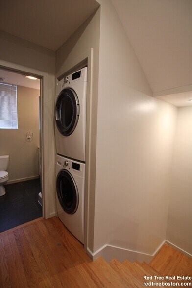 Building Photo - 55 Glenville Ave