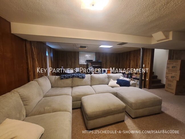 Building Photo - 6703 NW Evelyn-