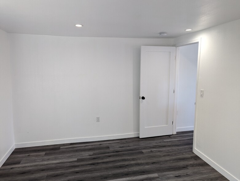 Bedroom entrance - 2615 Obama Blvd
