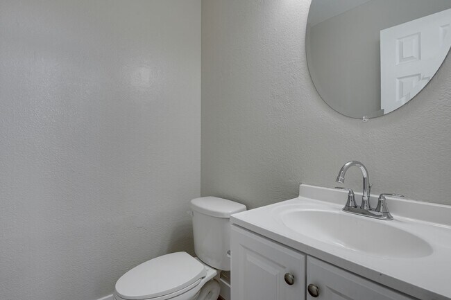 Building Photo - UPGRADED 3 BEDROOM HOME IN GREEN VALLEY
