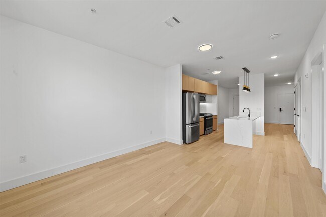 Building Photo - 649 38th St