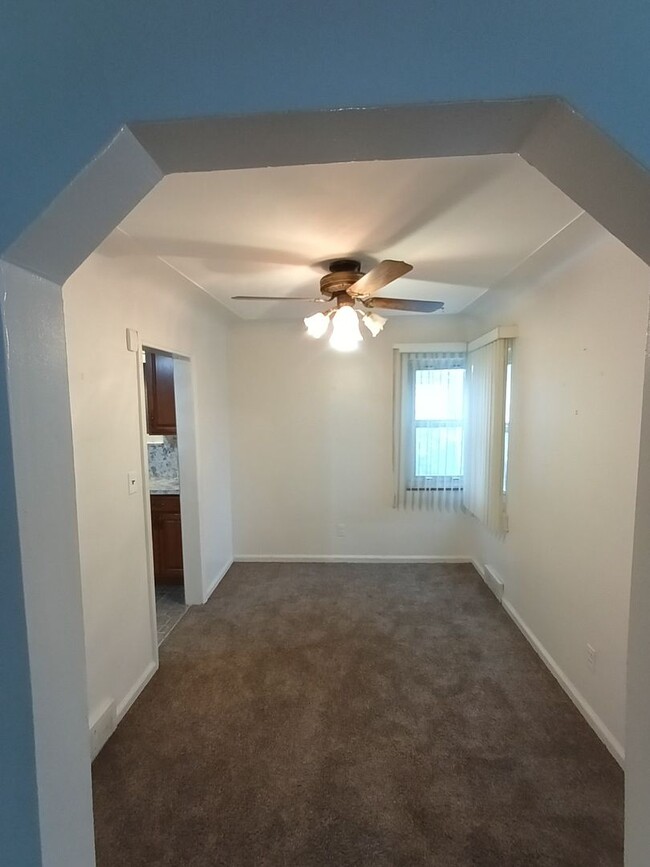 Building Photo - 3 bedroom 1 bathroom on the Westside NOW A...