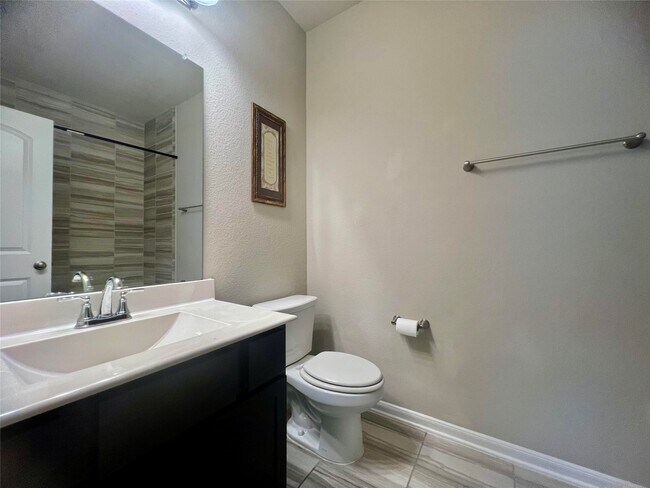 Building Photo - 8758 Laurel Crest Dr