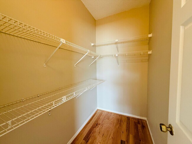 Building Photo - 2843 Thaxton Dr
