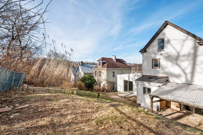 Building Photo - Updated 3 bedroom in Elliot Minutes from the West End Overlook!