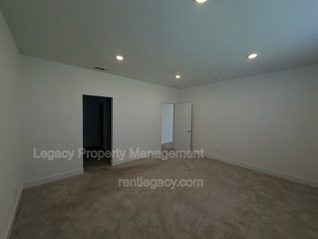 Building Photo - 8332 Taylormade Wy