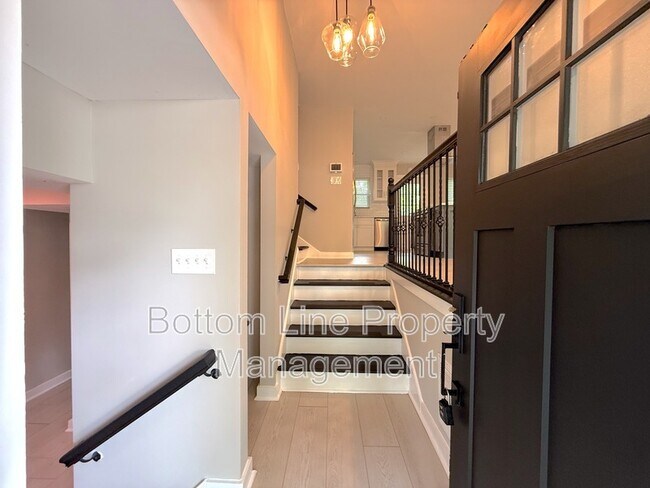 Building Photo - 4117 Oak Forest Dr