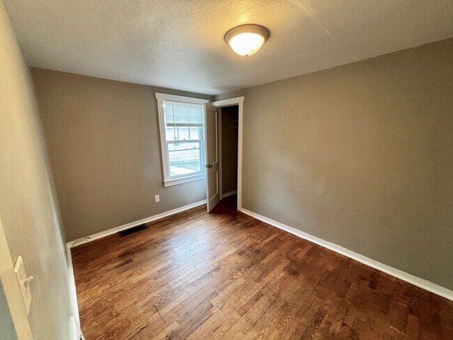 Building Photo - 926 Maiden Ln