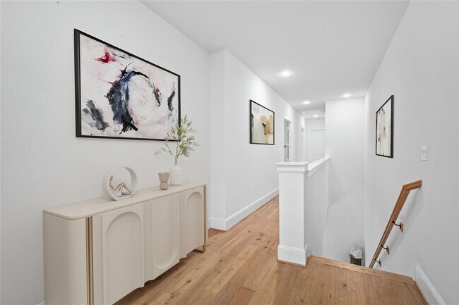 Building Photo - 113 E 26th St