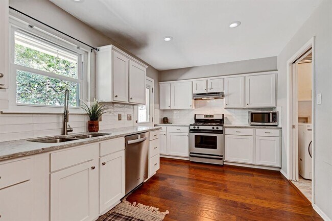 Building Photo - 7402 Bucknell Dr