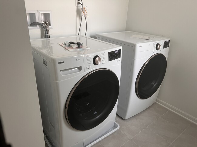 Building Photo - 302 Kingsport Dr