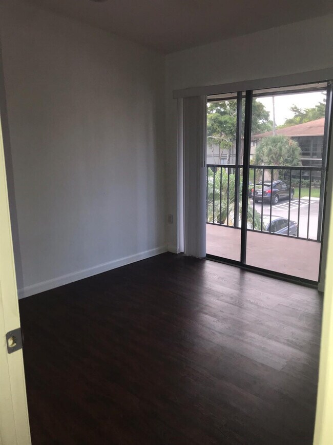 Building Photo - 819 NE 199th St