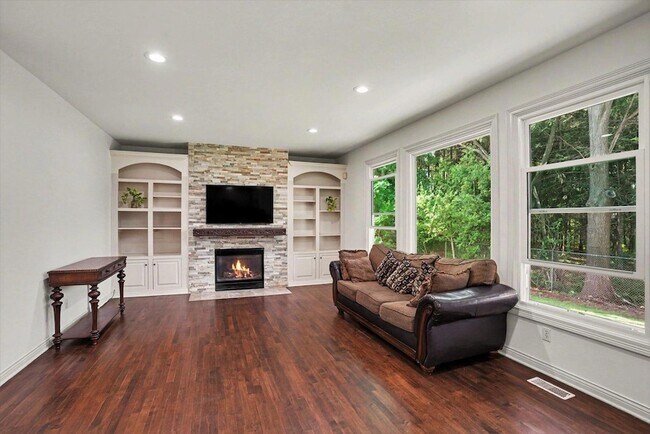 Building Photo - 3382 Hampstead Ct