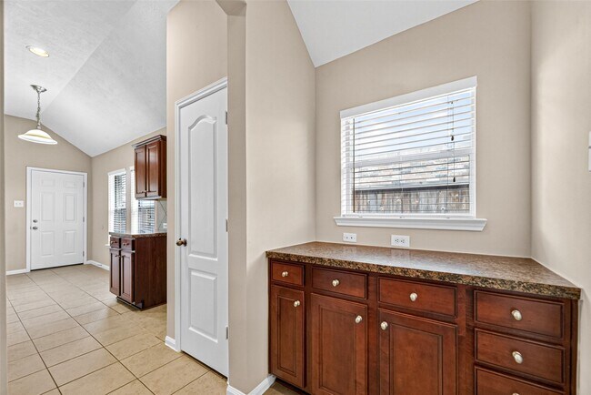 Building Photo - 16007 Hidden Manor Dr
