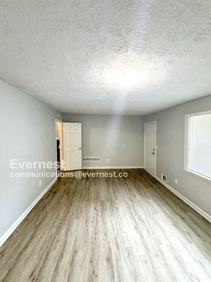 Building Photo - 8802 Homewood Dr