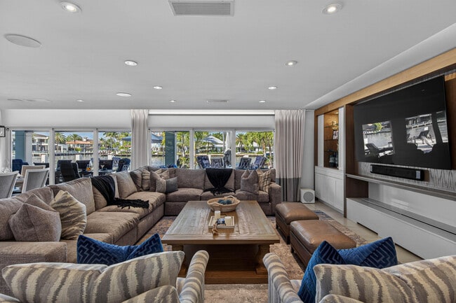 Building Photo - 3109 NE 42nd Ct