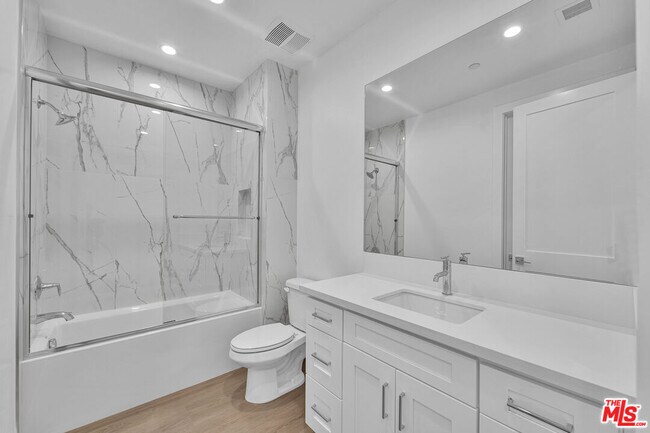Building Photo - 8702 Silver Way