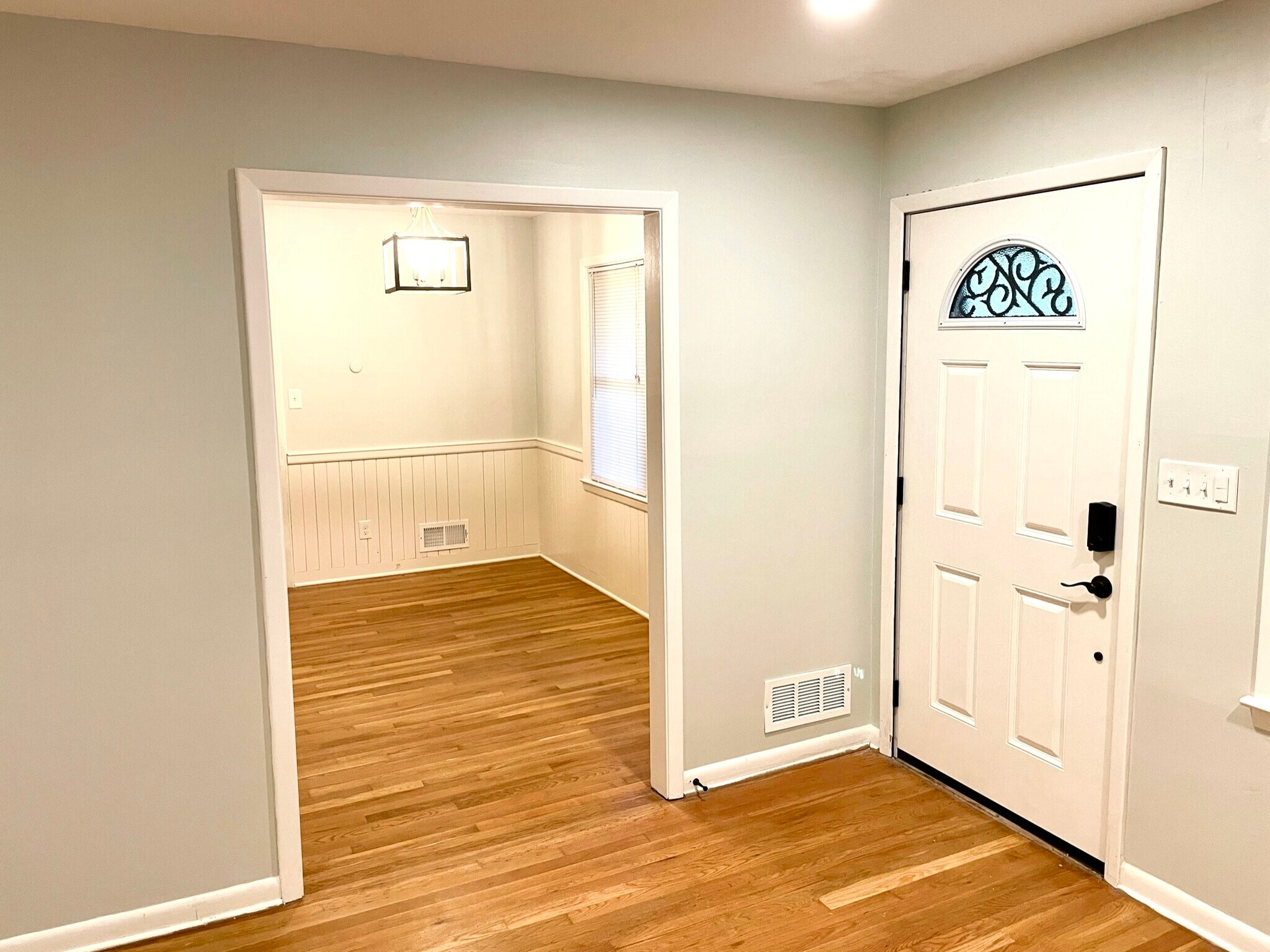 Living/Dining Room - 1118 Arlington Pkwy NE