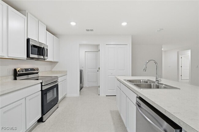 Building Photo - 3418 20th St SW