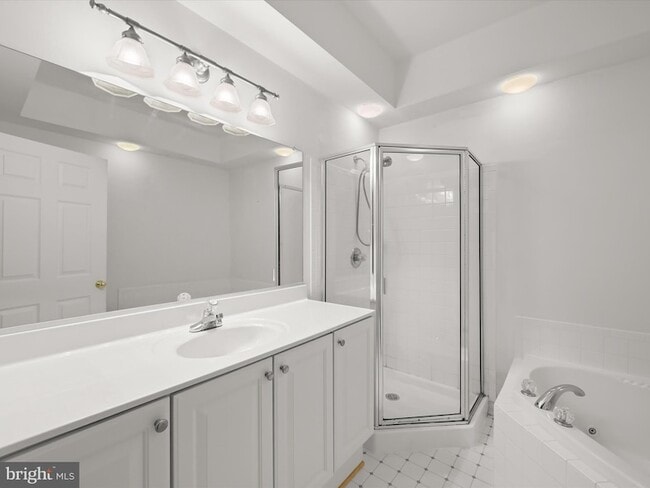 Building Photo - 10713 Symphony Way