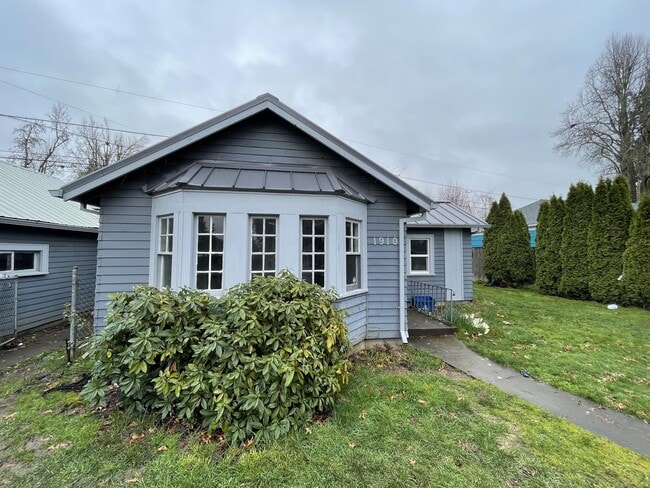 Building Photo - 1910 20th St NE