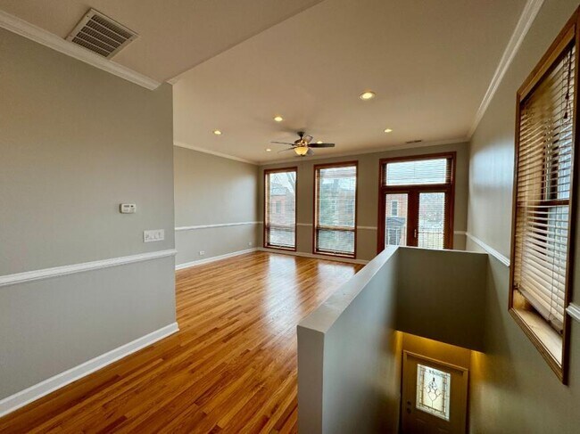 Building Photo - 2 bedroom in Chicago IL 60622