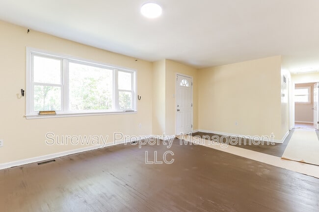 Building Photo - 1002 Belleview Blvd