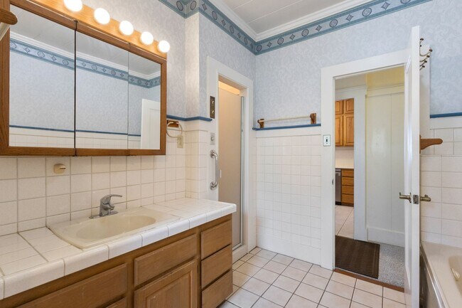 Building Photo - 2910 Nanihale Pl