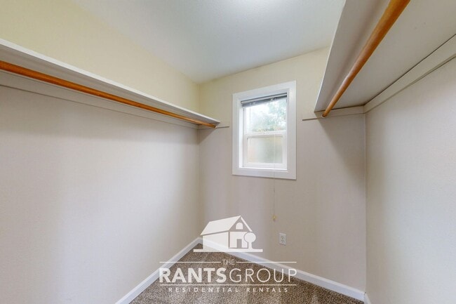 Building Photo - 3-Story Eastside Home with Views of the Bay!