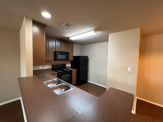 Building Photo - Welcome home to this spacious 3-bedroom, 2-bath quadplex in Krum!