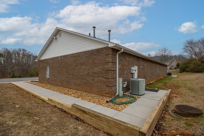 Building Photo - 305 Grady Rd