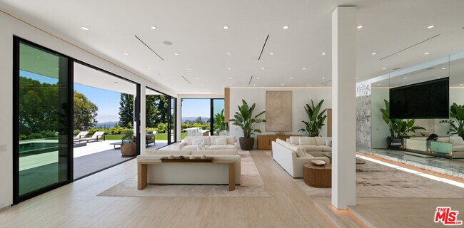 Building Photo - 365 Trousdale Pl