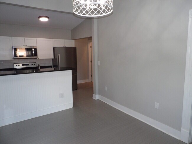 Building Photo - 609 Taylor Ave