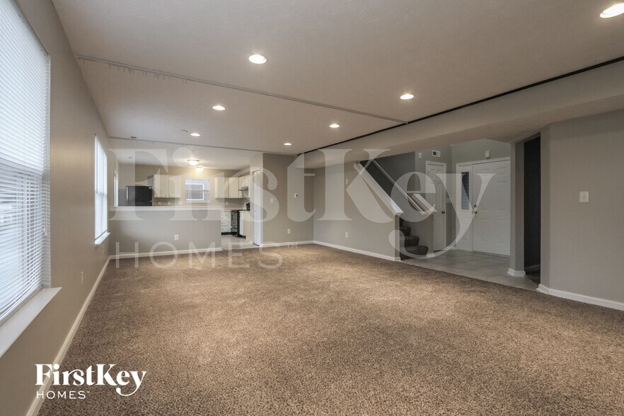 Building Photo - 5910 Prairie Creek Dr