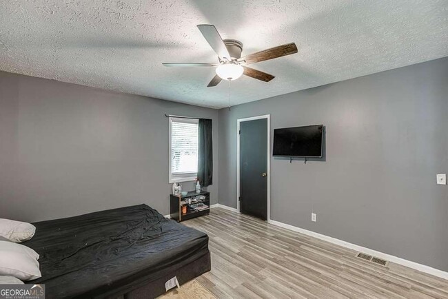 Building Photo - 2193 Kings Forest Dr SE