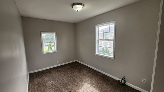 Building Photo - Corner 1st and 2nd flr. unit with central ...