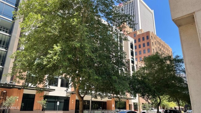 Building Photo - 114 W Adams St