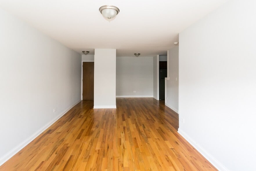 Building Photo - 701 Elm Pl